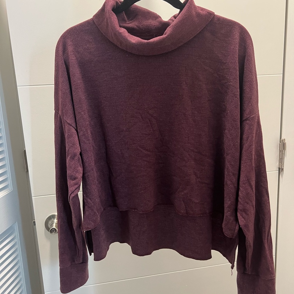 AMERICAN EAGLE Burgundy Turtleneck Waffle knit long sleeve